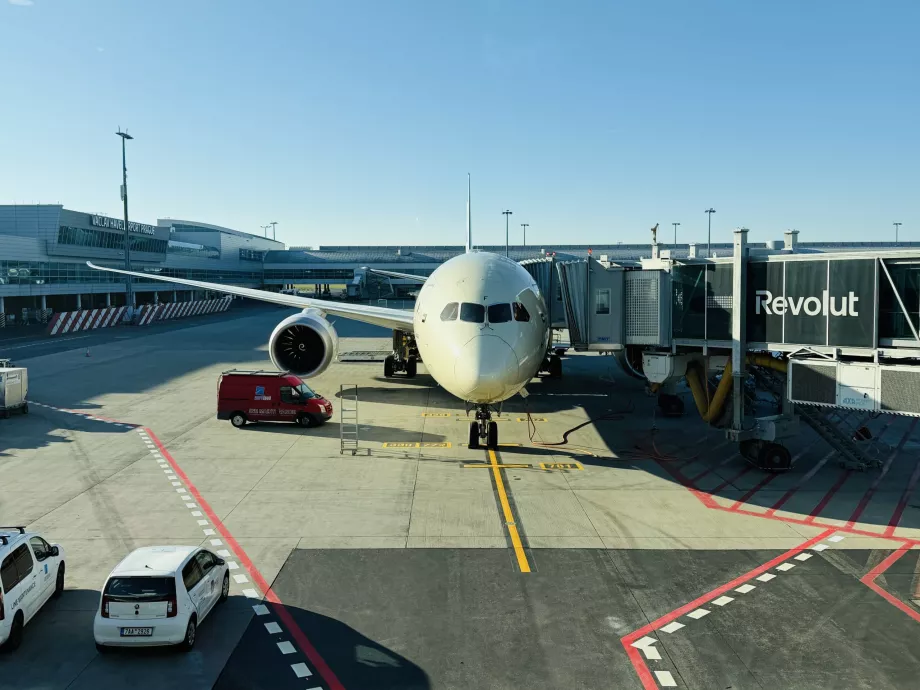 Boeing 787-9 реєстраційний номер A6-BNF