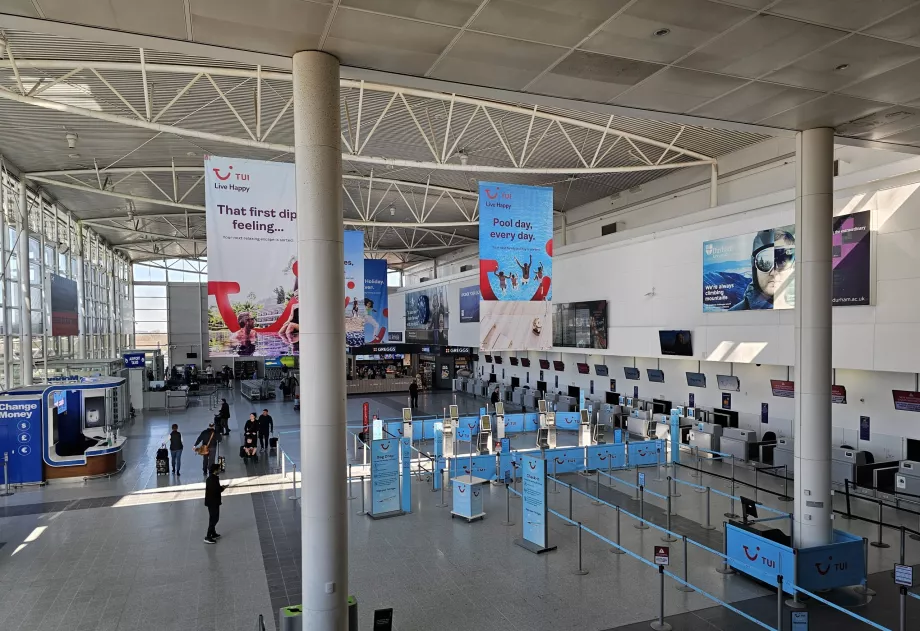 Зал вильоту, аеропорт NCL