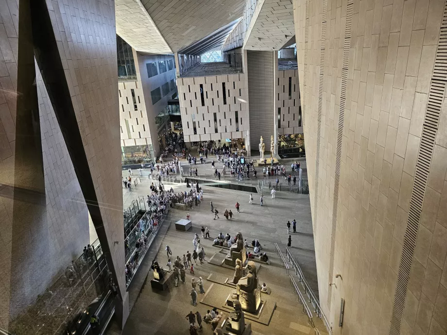 Вид на головний зал