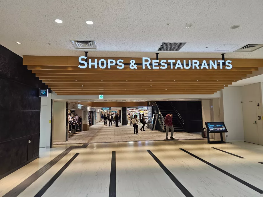 Магазини та ресторани в громадській зоні