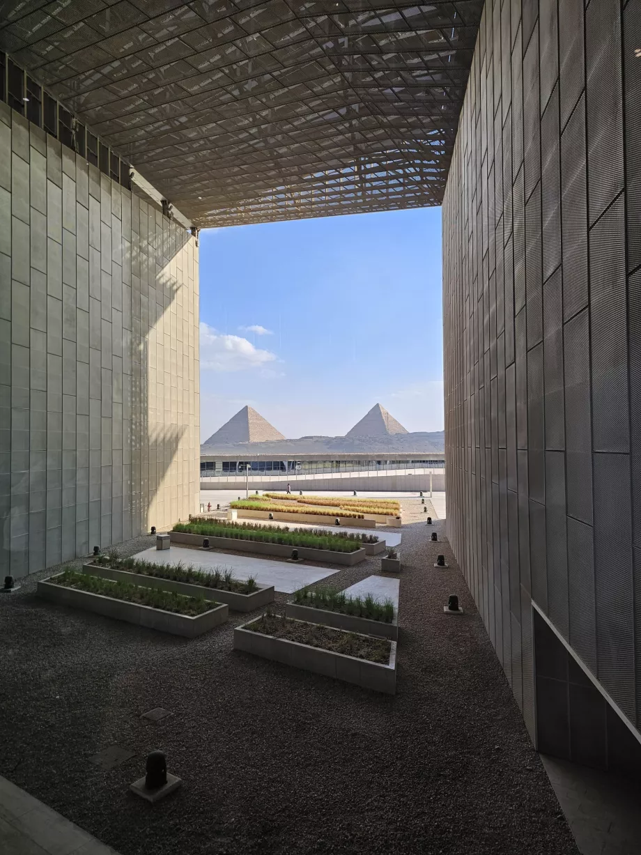 Вид на піраміди Гізи