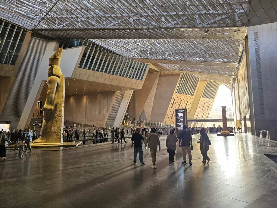 Головний зал