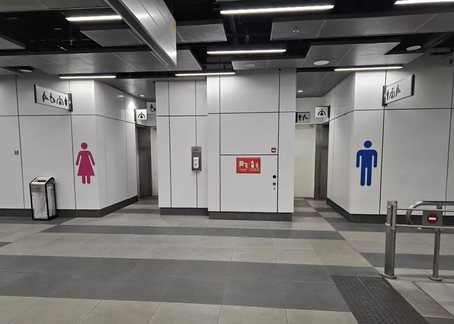 Безкоштовний туалет на станції метро