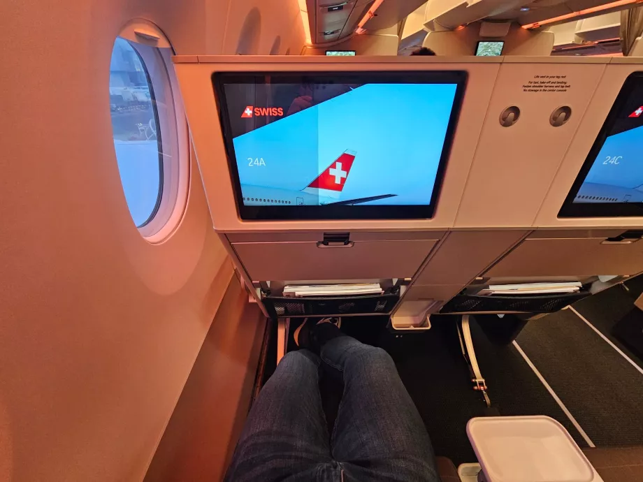 Простір для ніг і екран