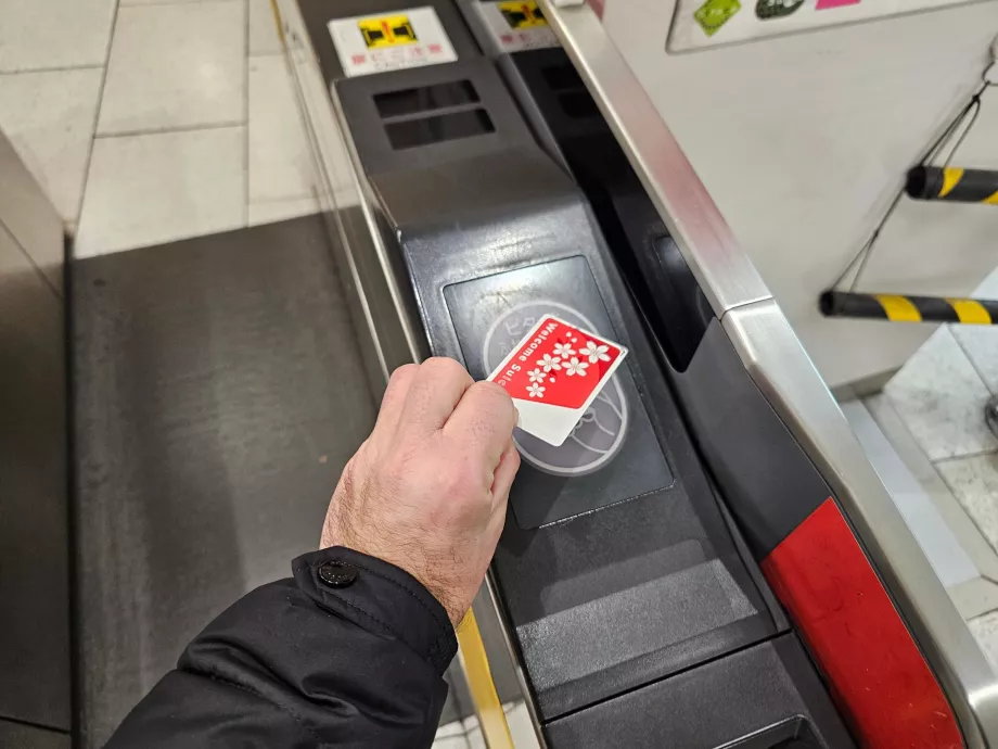 Оплата проїзду карткою IC