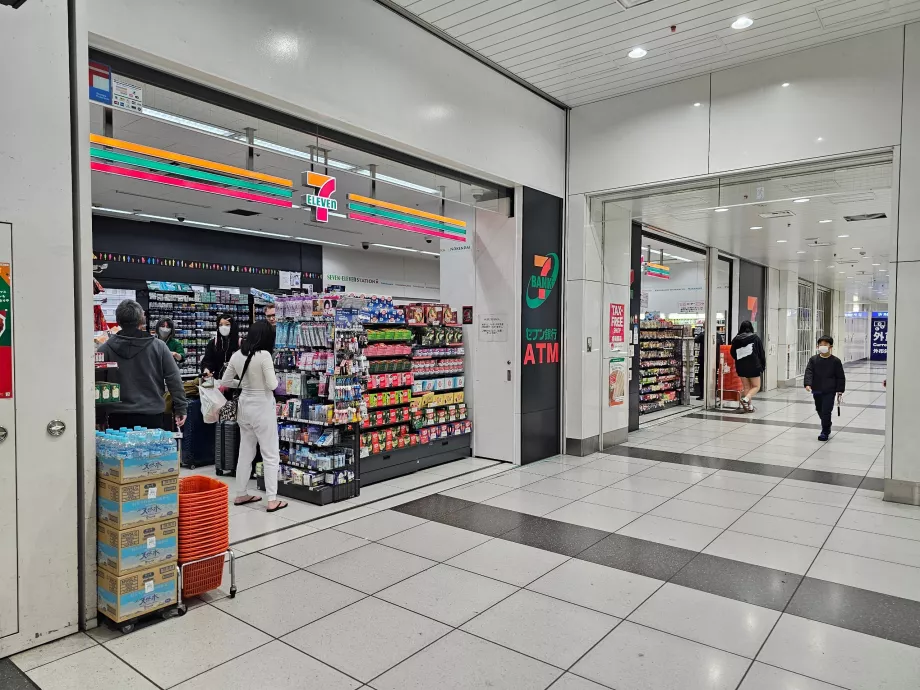 7-Eleven, громадська зона, вильоти, термінал 3