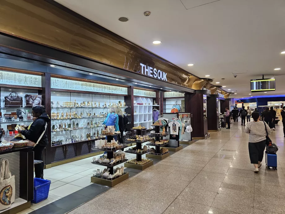 Магазини, транзитна зона, термінал 3