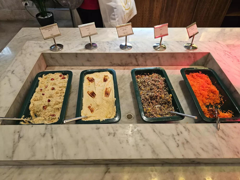 Спреди та салати