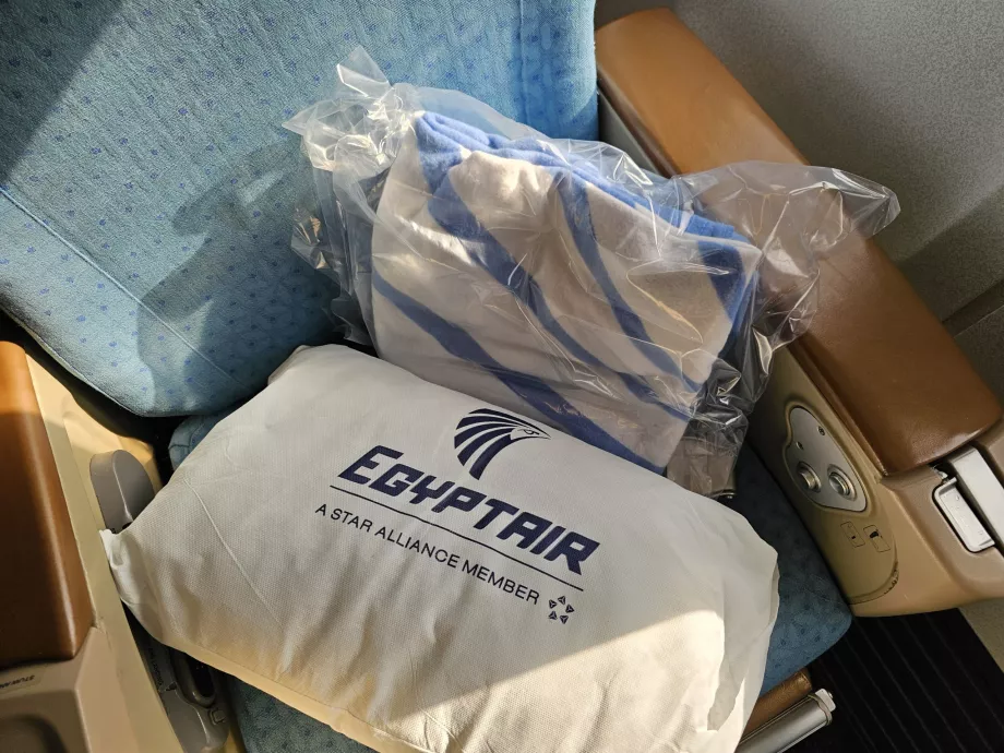 Подушка та ковдра