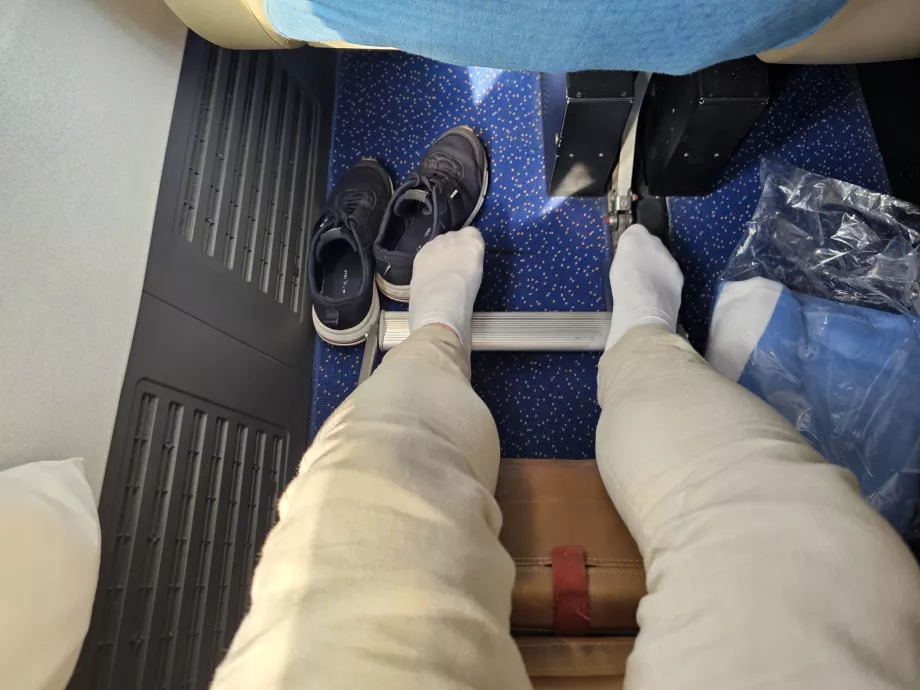 Підставка для ніг.