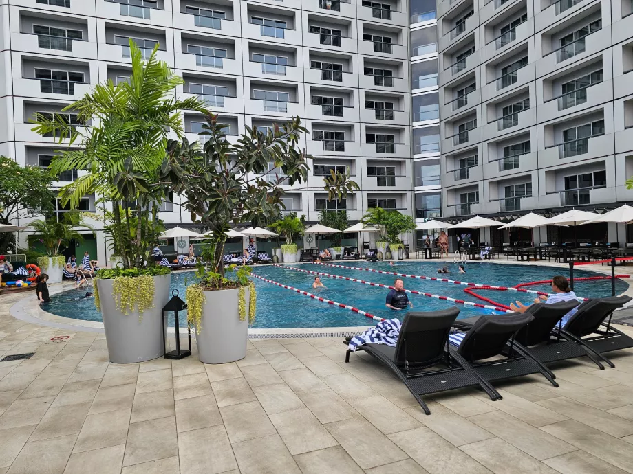 Басейн готелю