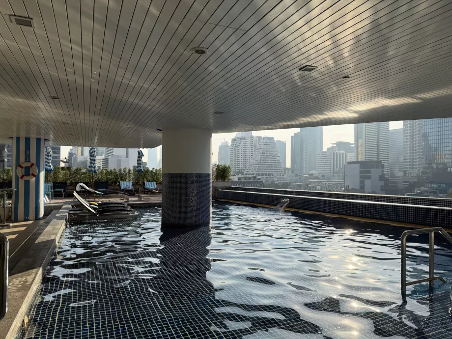 Басейн готелю