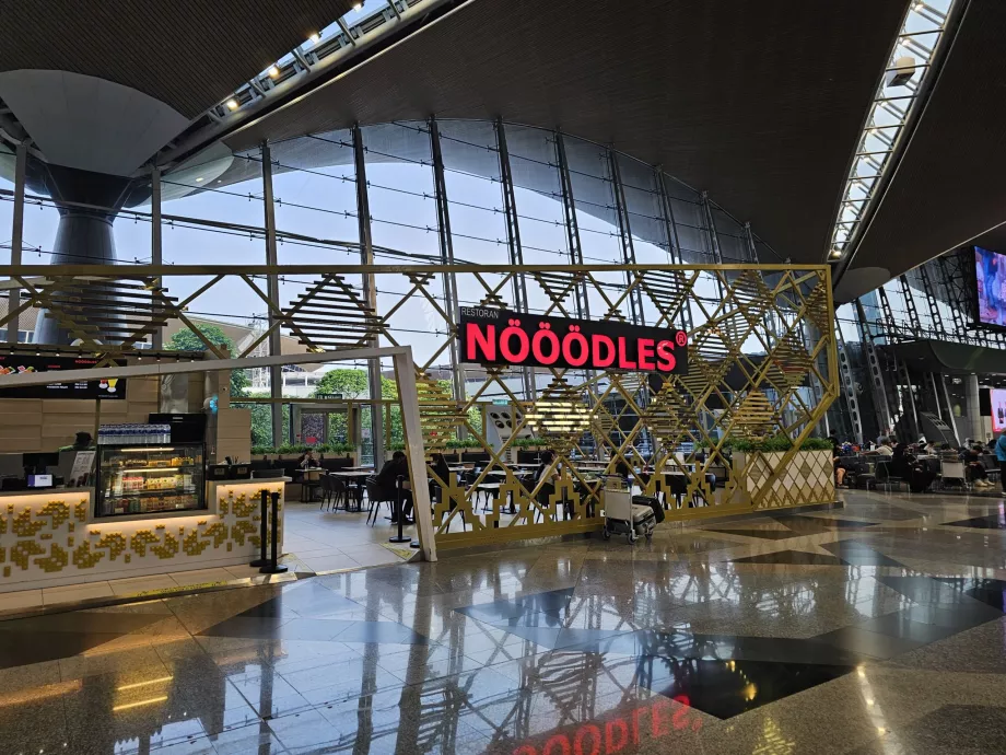 Ресторан Nööödles, громадська зона, Термінал 1