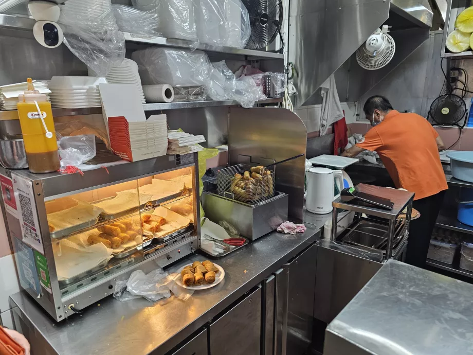 Комплексний центр харчування в Чайнатауні