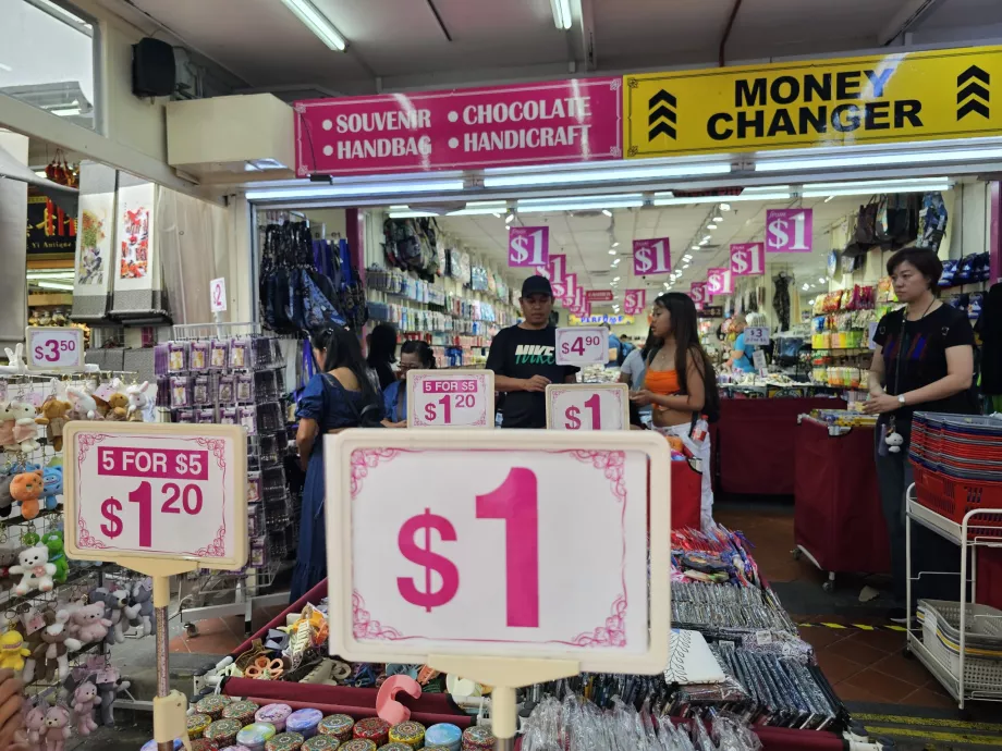 Китайський квартал, сувенірні крамниці