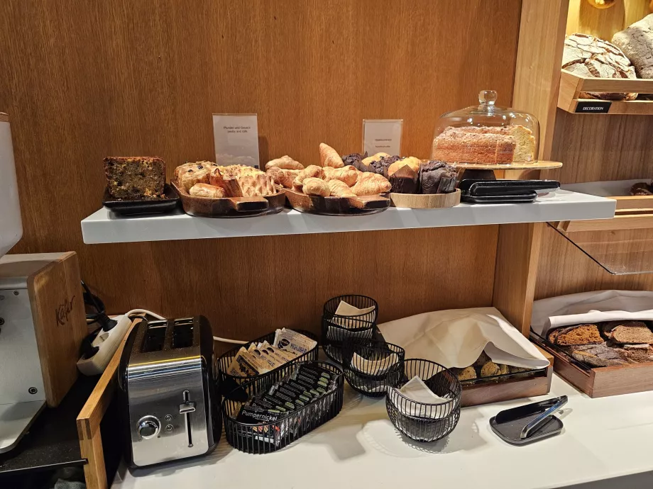 Шведський стіл - випічка