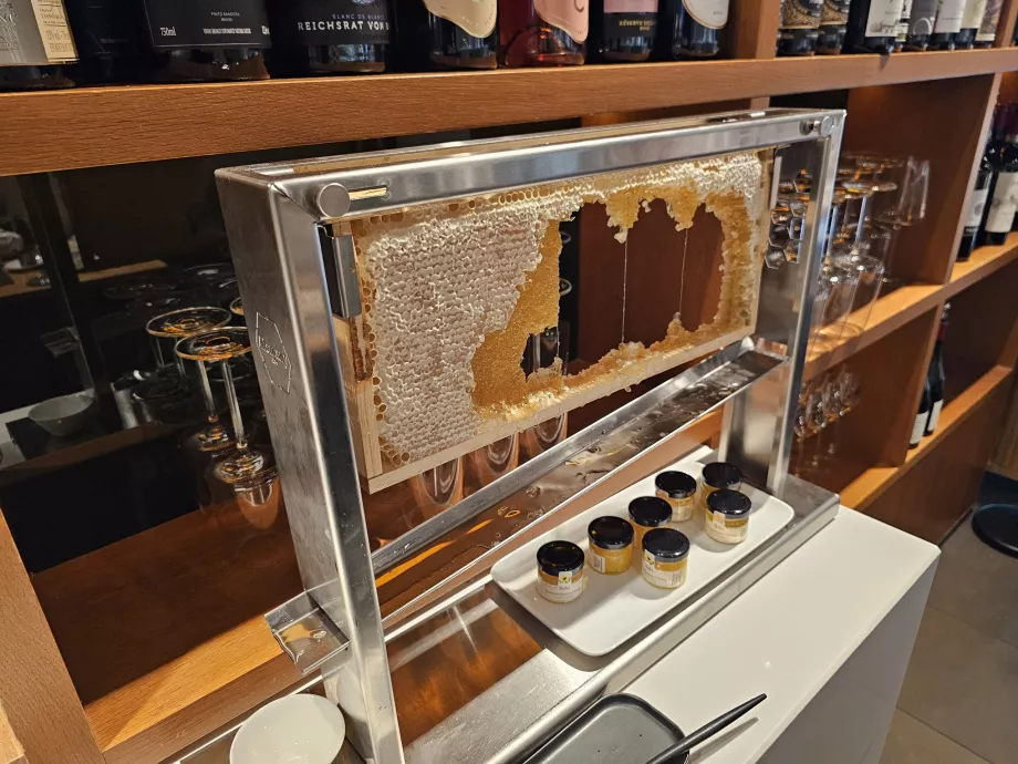 Шведський стіл - мед