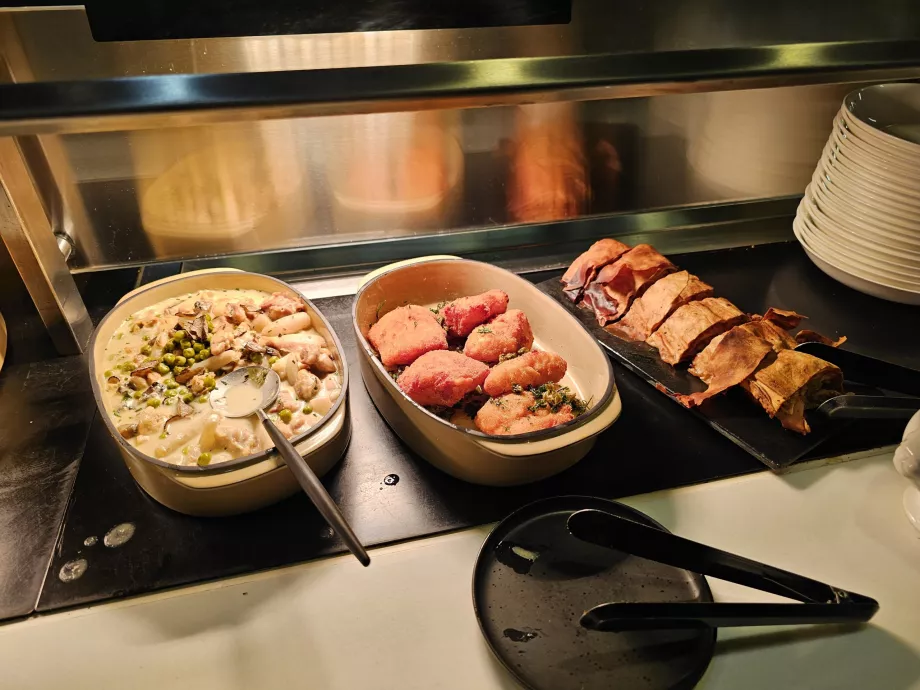 Шведський стіл - обіднє меню