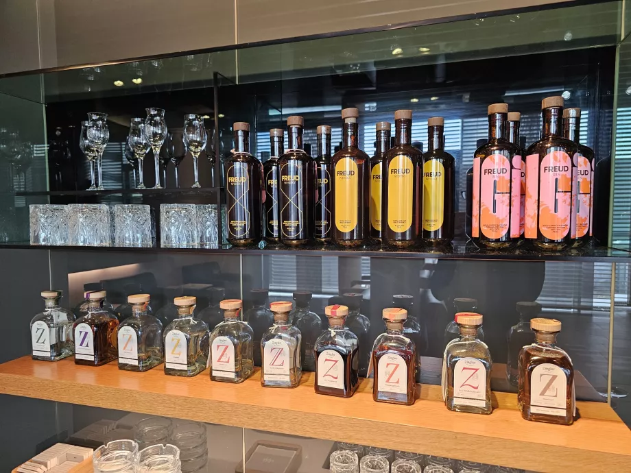 Алкоголь у кімнаті для паління