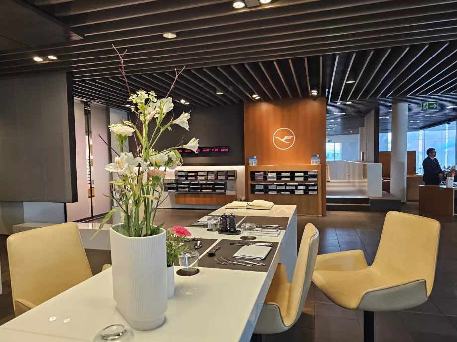 Барні столи