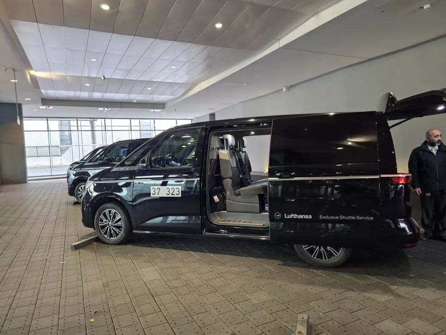 Трансфер на лімузині до літака