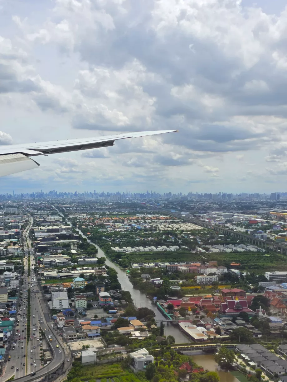 Незадовго до приземлення в аеропорту BKK
