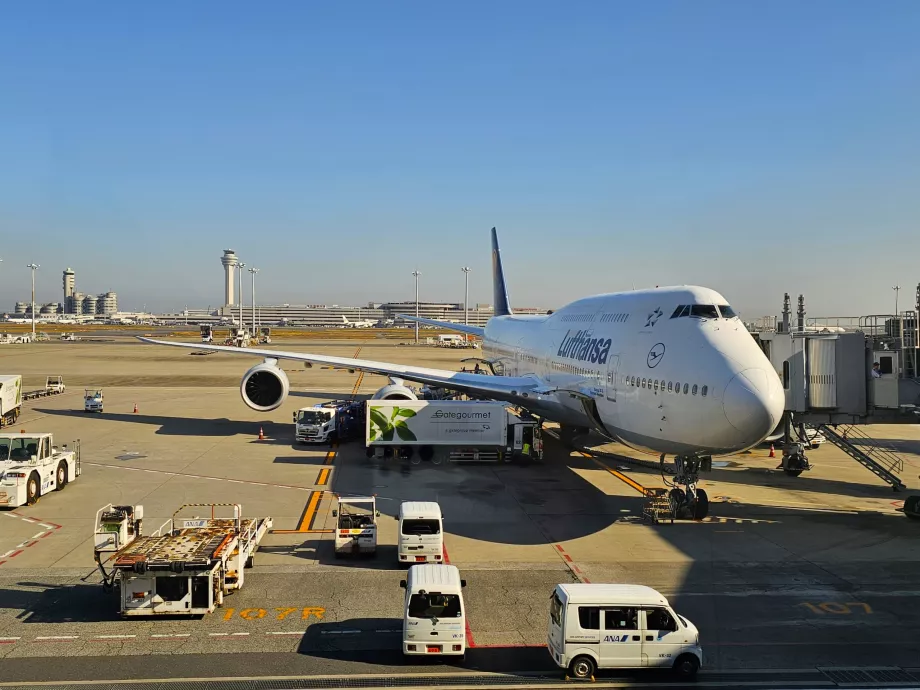 Boeing 747-8 в аеропорту Ханеда