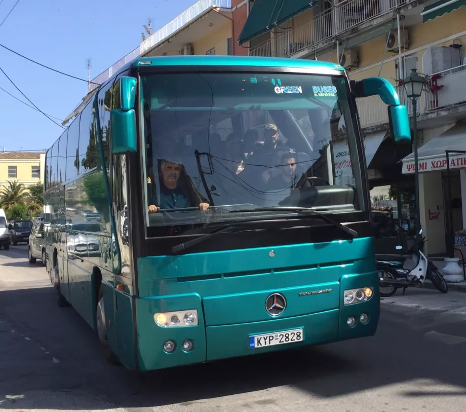 Зелений автобус Корфу
