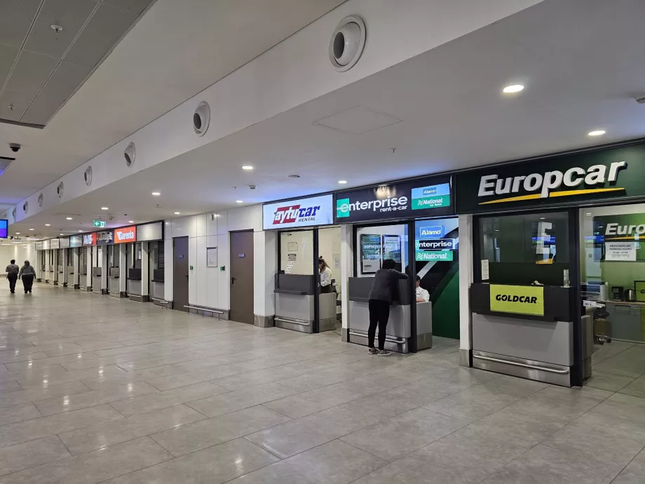 Пункти прокату автомобілів у Терміналі 2