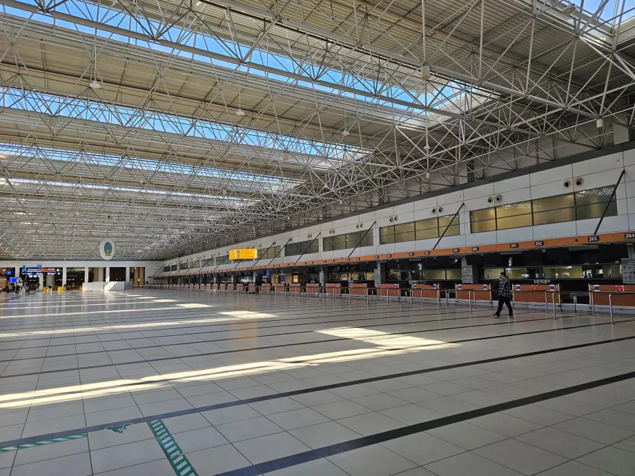 Стійки реєстрації в Терміналі 2