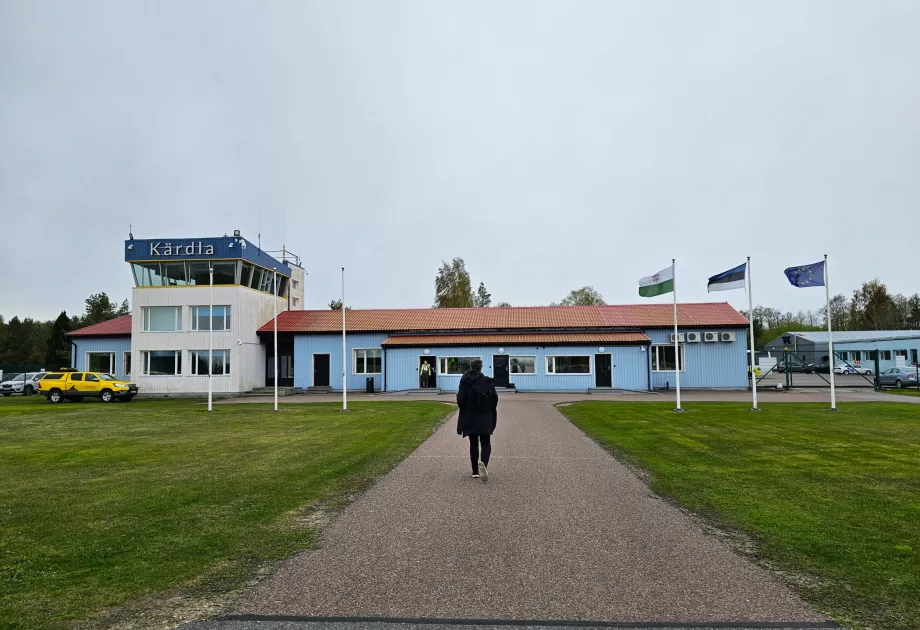 прибуття в аеропорт Кярдла