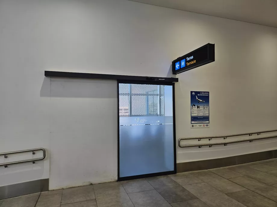 Тераса для паління після перевірки безпеки