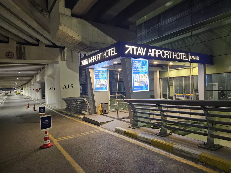 Готель в аеропорту TAV