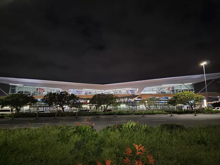 Термінал аеропорту CPT