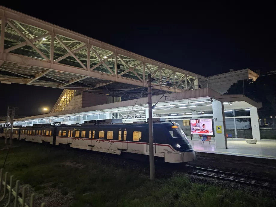 Станції метро в аеропорту Ізміра