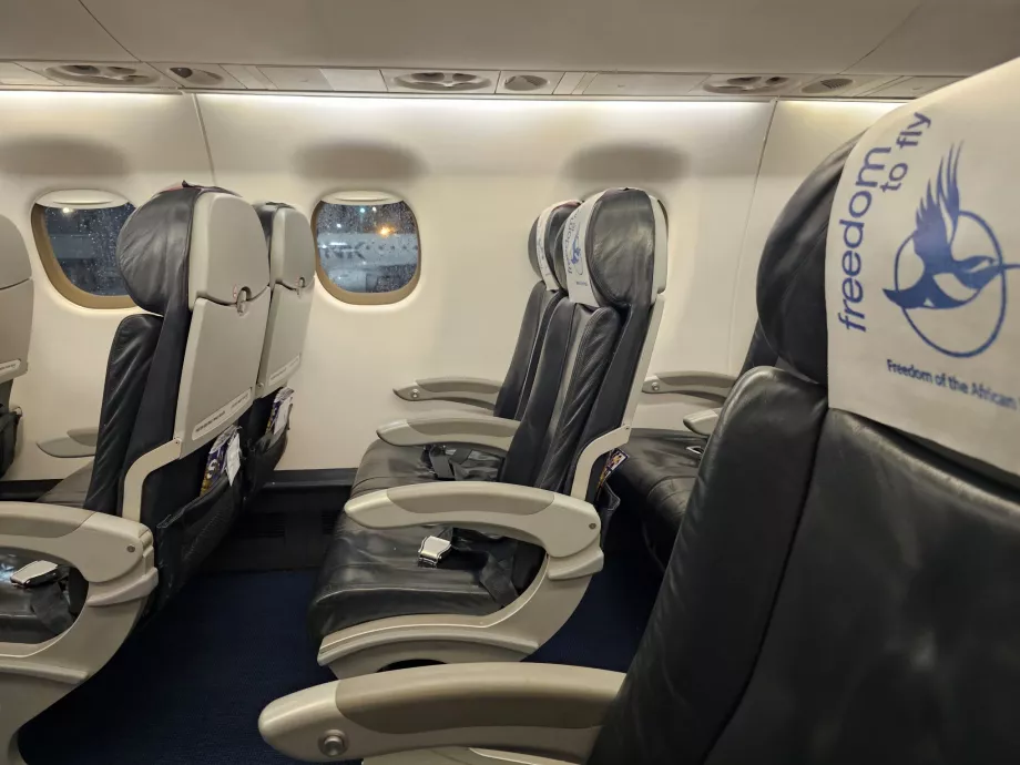 Сидіння, Embraer 190