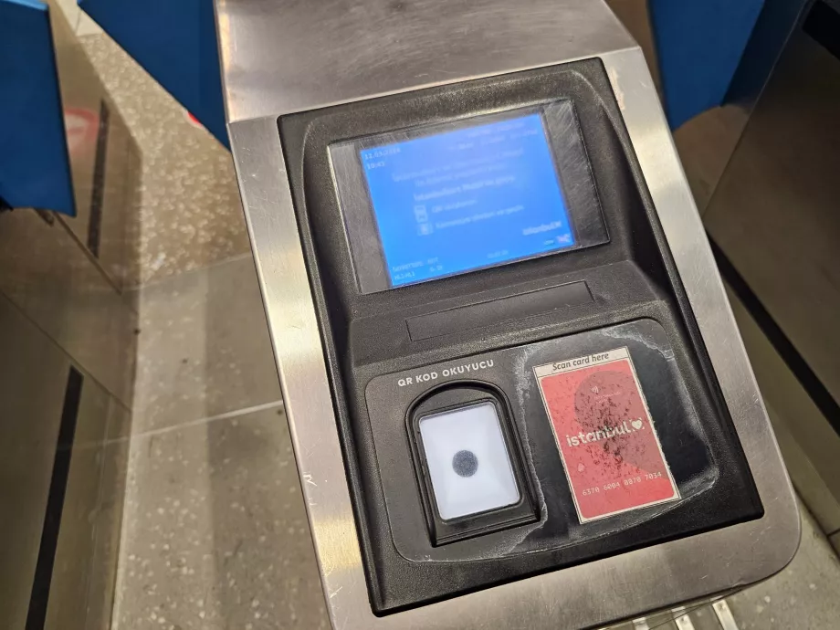 Турнікет на вході до станції метро