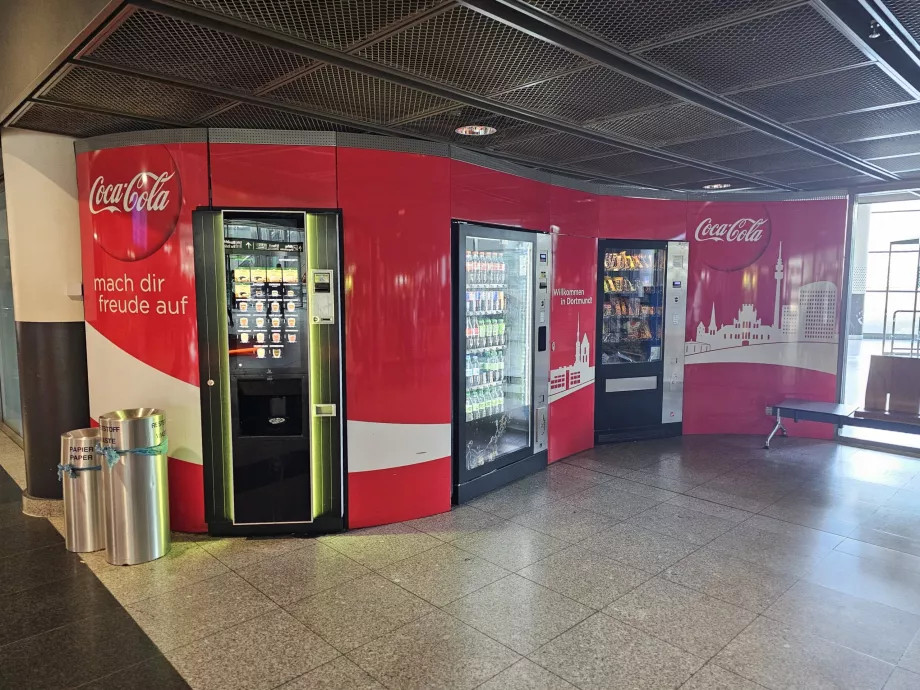 Торгові автомати в залі прильоту