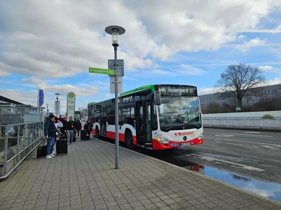 Автобус 490 до станції метро