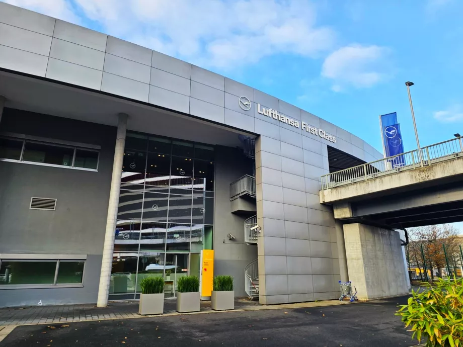 Термінал першого класу