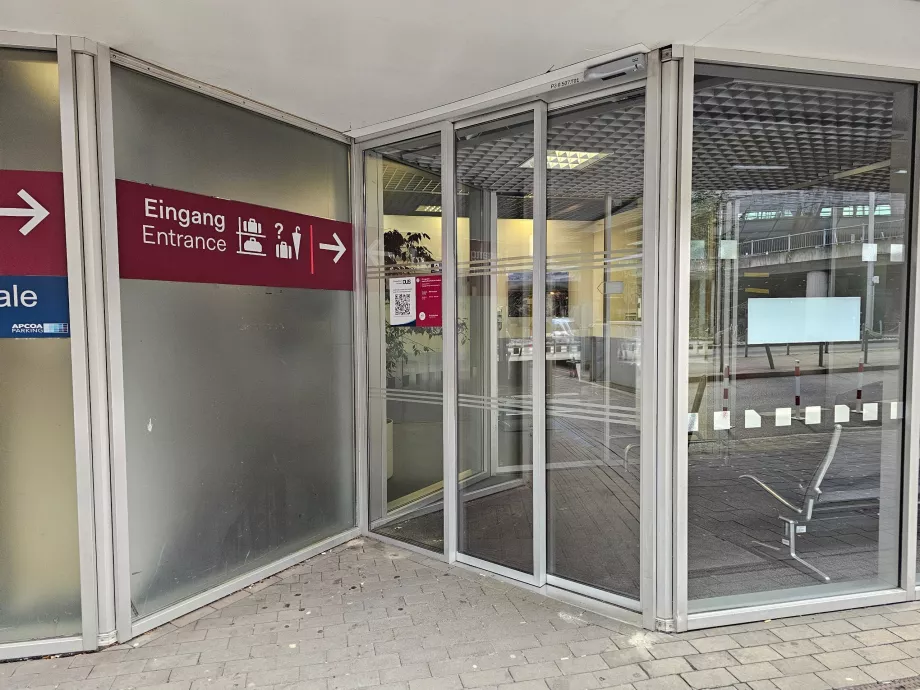 Камера схову в гаражі навпроти терміналу