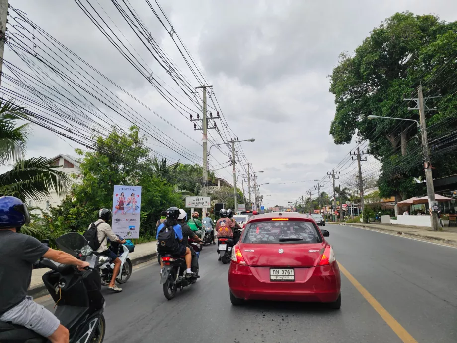 Рух на головній дорозі навколо острова