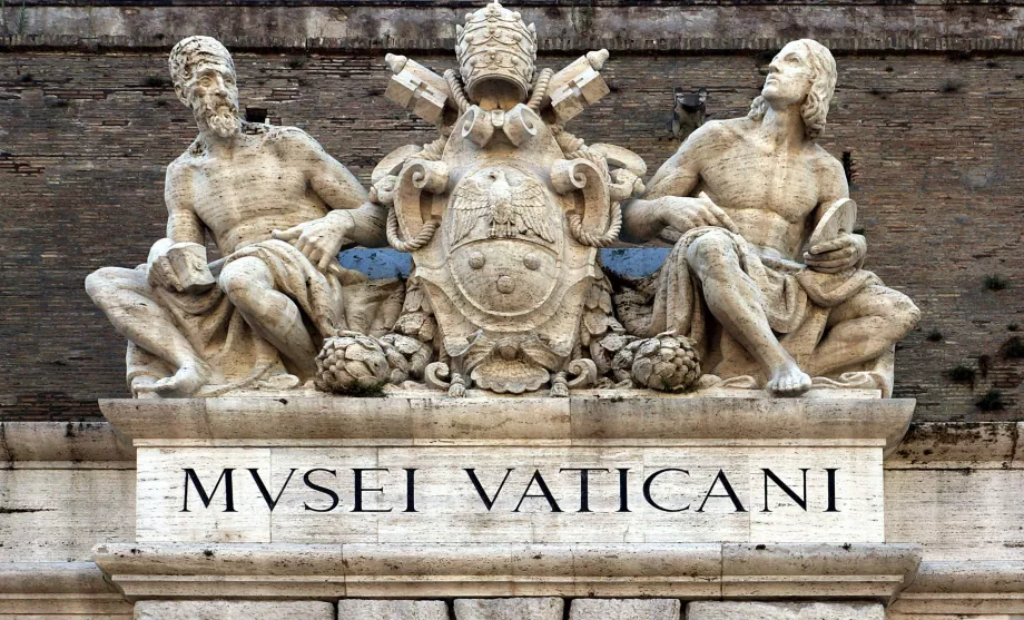 Напис Musei Vaticani