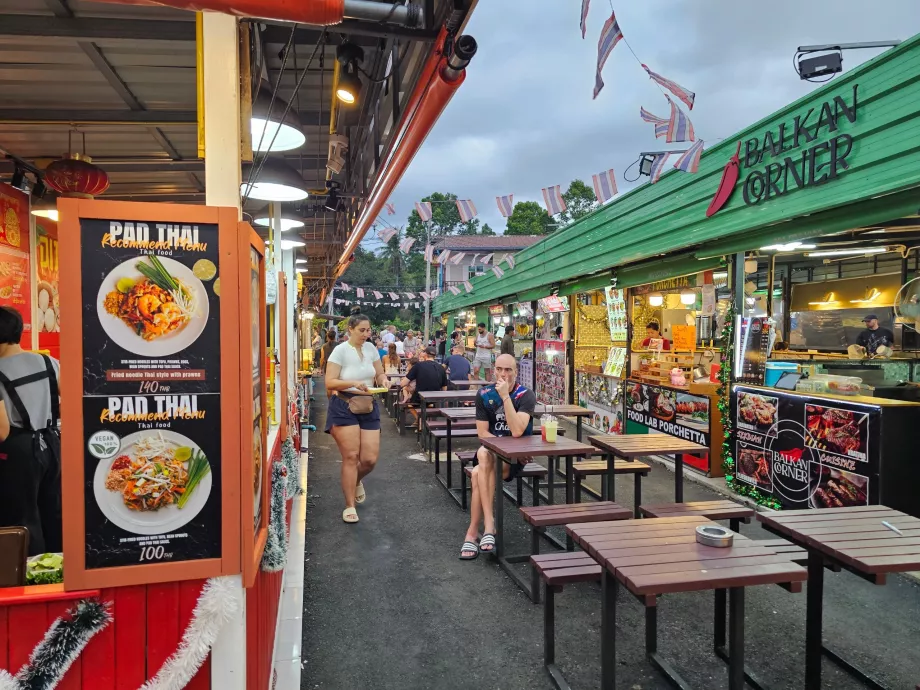 Нічний ринок Ламай