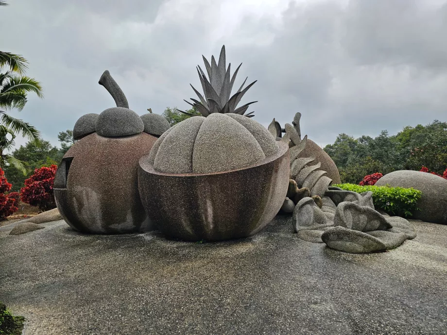 Чарівні кам'яні фрукти