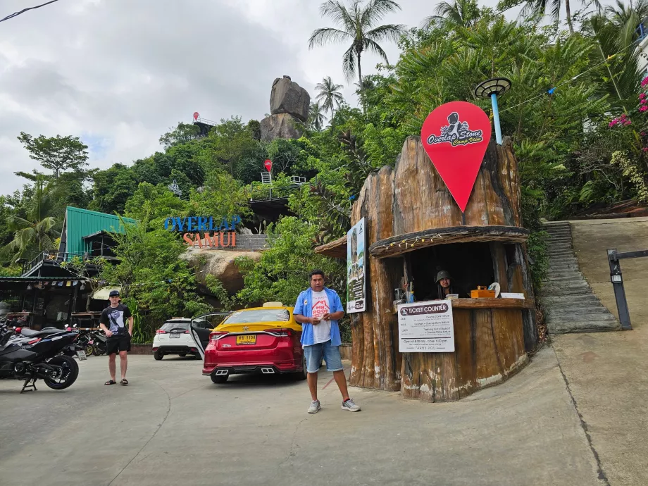 Каси та парковка за адресою Overlap Stone 1