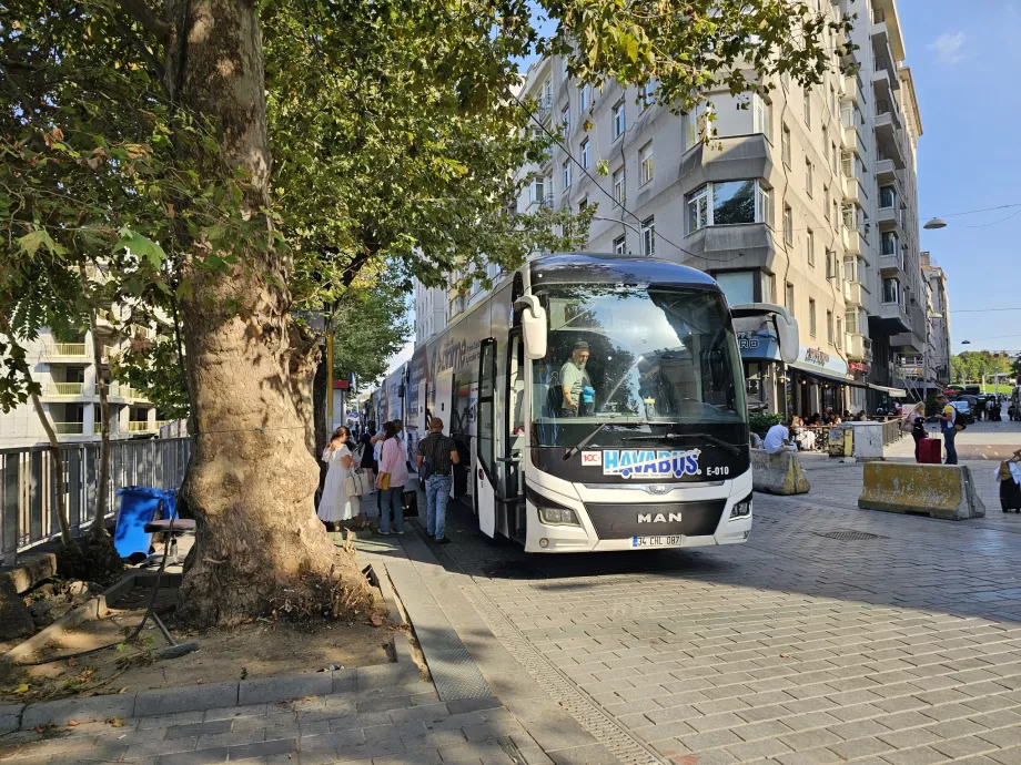 Напрямок Havabus з аеропорту Сабіха Гекчен до площі Таксім