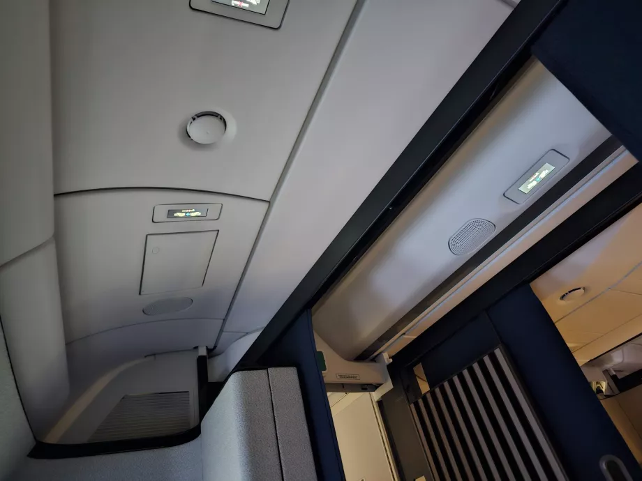 Відсутність верхніх бункерів