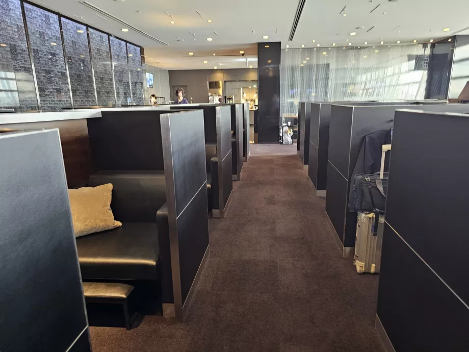 Сидіння, що імітують перший клас ANA