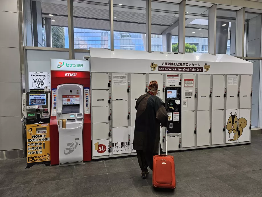 Шафки для зберігання багажу